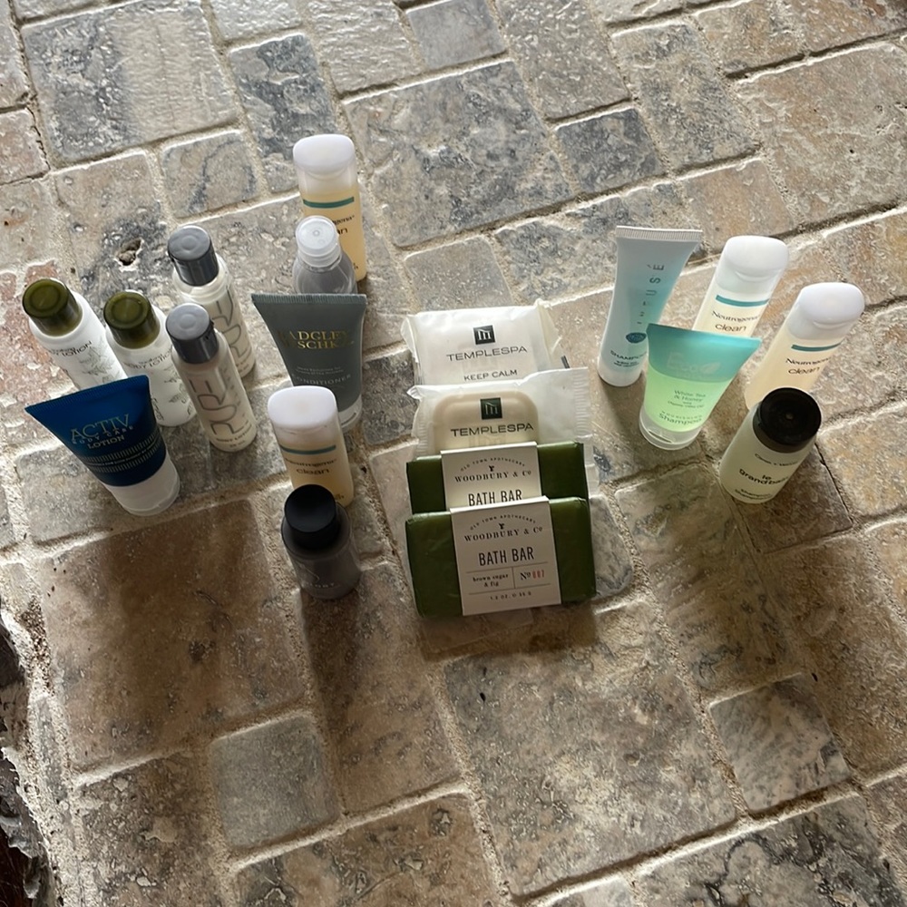 COLLECTION OF TOILETRIES NWT